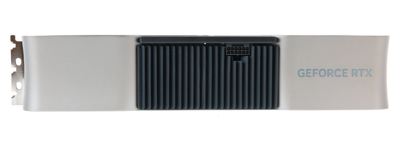 [04/01/2023] Der neue 12VHPWR-Stromanschluss findet sich auf jeder Geforce RTX 40 - auch der RTX 4070 Ti. Adapter sichern die Kompatibilität zu verbreiteten Netzteilen.