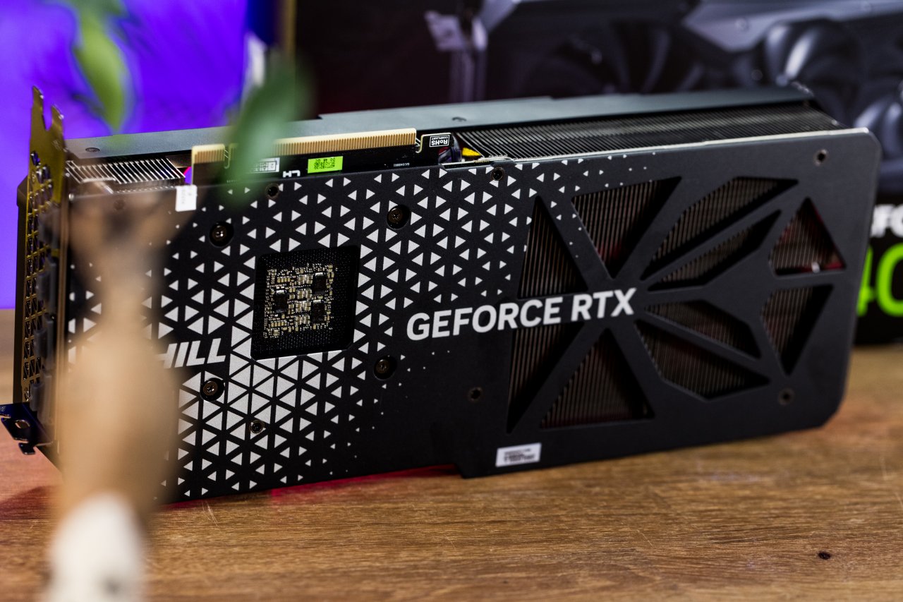 [04/01/2023] Inno3D Geforce RTX 4070 Ti iChill X3 (6)