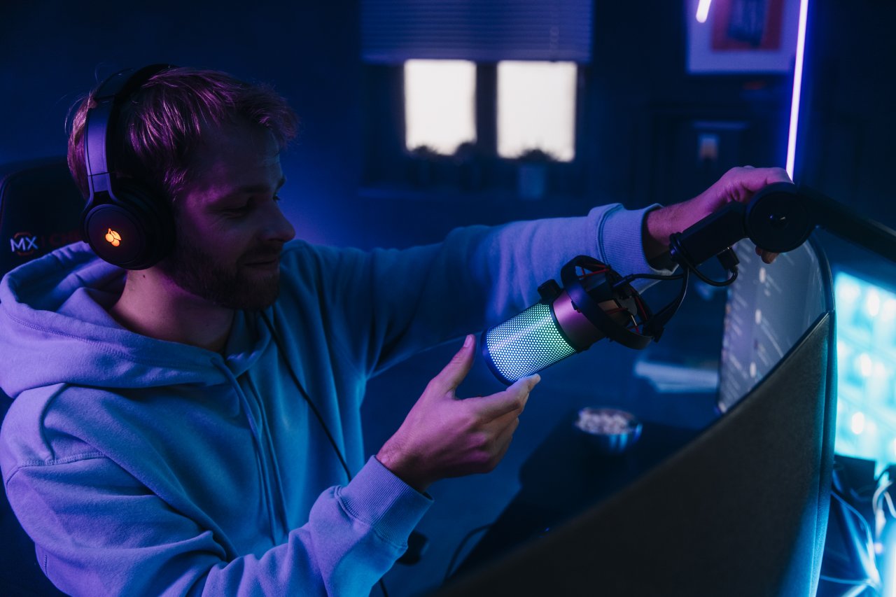 [13/02/2023] Cherry UM 9.0 Pro RGB mit Schwenkarm.