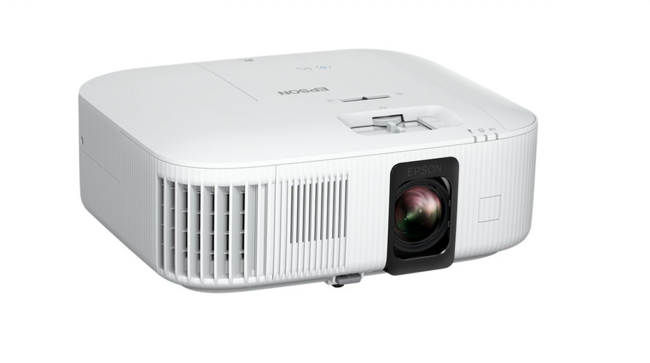 [20/03/2023] 4K PRO UHD, bis zu 12,7 Meter Diagonale und 2.800 Lumen - einige der Merkmale, welche den Gamingbeamer Epson EH-TW6250 auszeichnen.