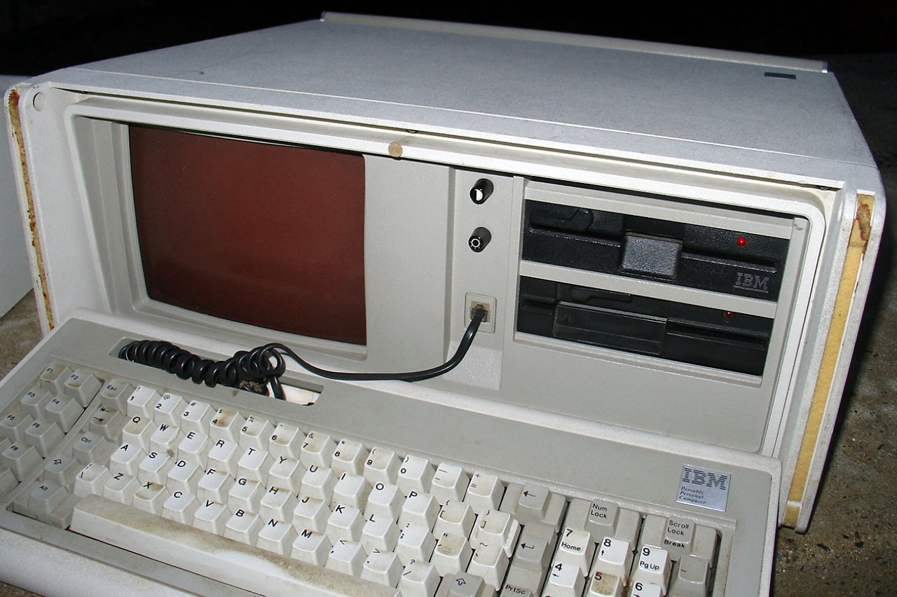 [27/03/2023] IBM 5155 mit Intel 8088 CPU und MS DOS.