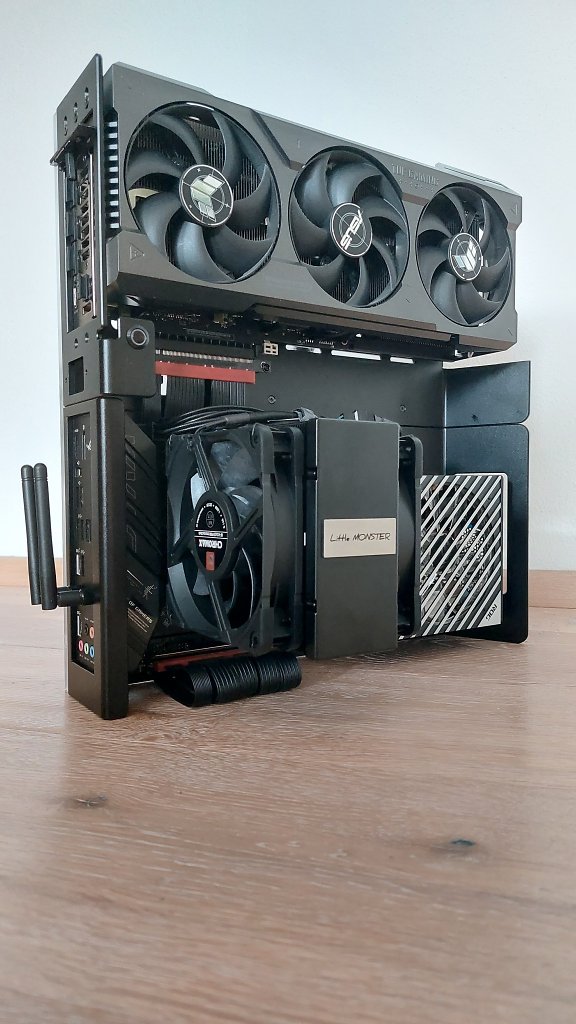 [06/04/2023] XTIA Xproto L Vertical-Unlimited GPU-RGB-MOD von HODENGNOM - mehr Informationen im Forum von PCGH Extreme&nbsp; (1)