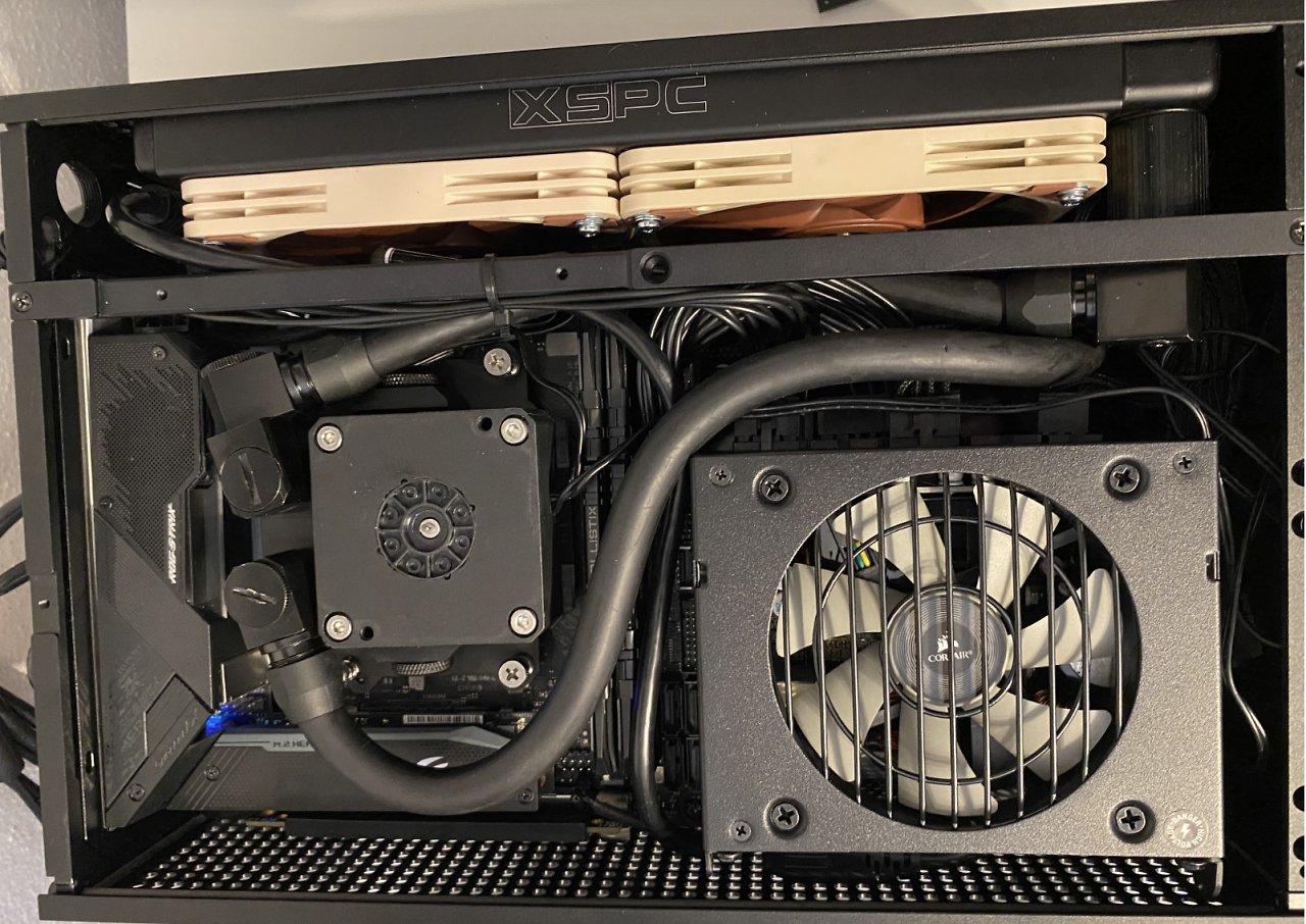 [27/04/2023] Aktueller Dual-Rad-Loop im FormD T1 v2 von m3lezZtheOne, leider zu warm auf Dauer, daher bald Umzug ins Ncase&nbsp;Radiatoren: 2x XSPC 240CPU/Pump-Kombi: Aquanaut extreme mit EKWB DDCTubes: TPV 12,7/7,6 (1)
