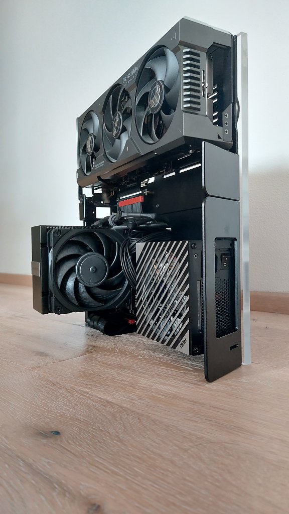 [06/04/2023] XTIA Xproto L Vertical-Unlimited GPU-RGB-MOD von HODENGNOM - mehr Informationen im Forum von PCGH Extreme&nbsp; (2)