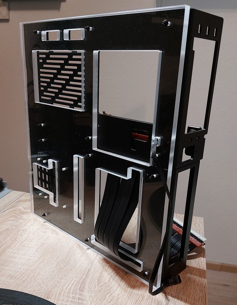[06/04/2023] XTIA Xproto L Vertical-Unlimited GPU-RGB-MOD von HODENGNOM - mehr Informationen im Forum von PCGH Extreme&nbsp; (4)
