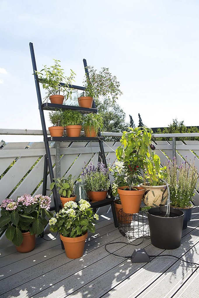 [26/05/2023] Bis zu 36 Pflanzen lassen sich mit dem Helfer von Gardena bewässern.