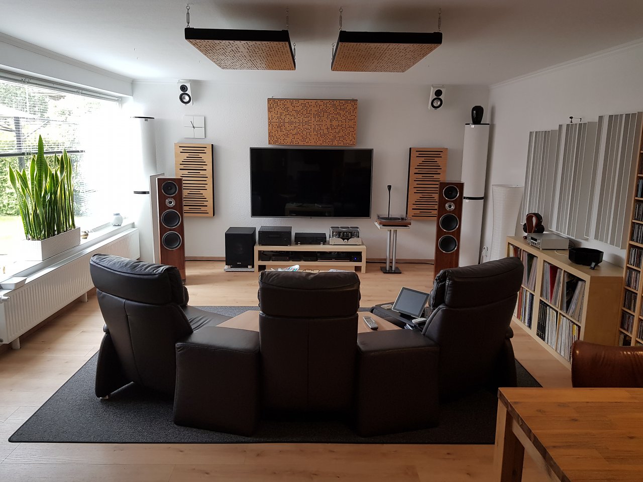 [12/05/2023] Hörraum 38 m² von MrGun_de - 85 Zoll LG, Onkyo TX-RZ1100, 2 x Heco The New Statement, Canton SUB 12.2, 2 x Canton GLE 476, 4 x Canton GLE 416, Mede8er MED800 X3D 4TB + 2 x 4TB extern, Panasonic DMR BST 720 + 500 GB extern.Cayin VP 100i, Naim HDX 2TB, Teddy Pardo XPS, Pro-Ject X1, Ortofon 2M Black, Pro-Ject Tube Box S2,Hifiman HE-560, Pioneer U-05,Pro-Ject VC S2. (1)