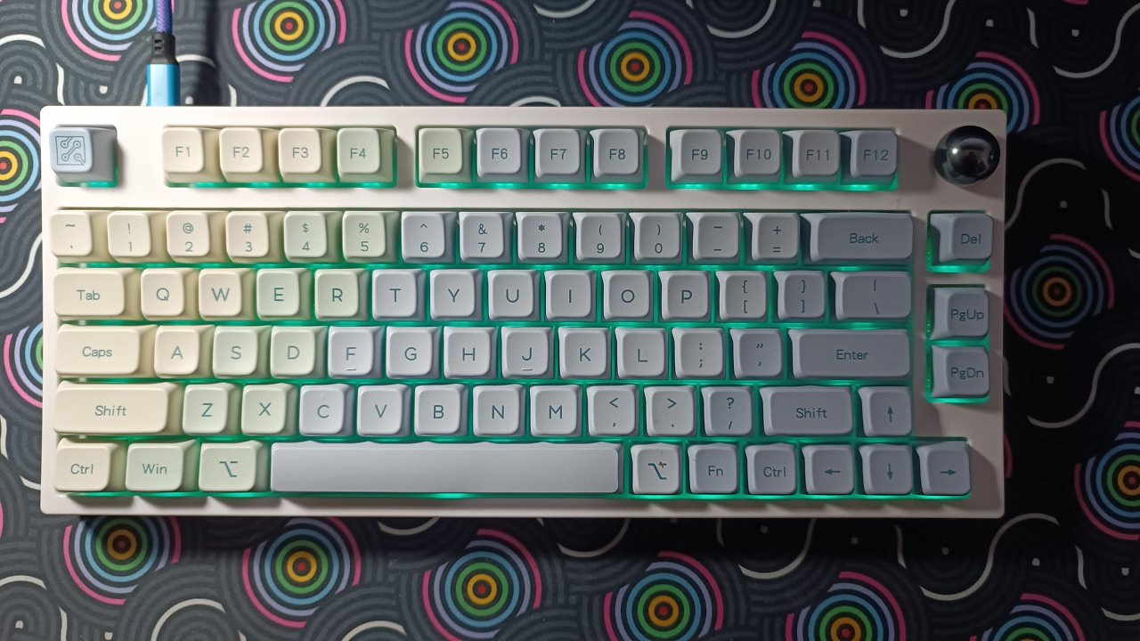 [25/05/2023] Wieder ein neues Brett auf dem Tisch. Epomaker TH80 Pro Monet. Hier mit den originalen PBT Dye Sub Keycaps. Drauf sind die Budgerigar Tactiles Prelubed. Von gh0st76&nbsp;