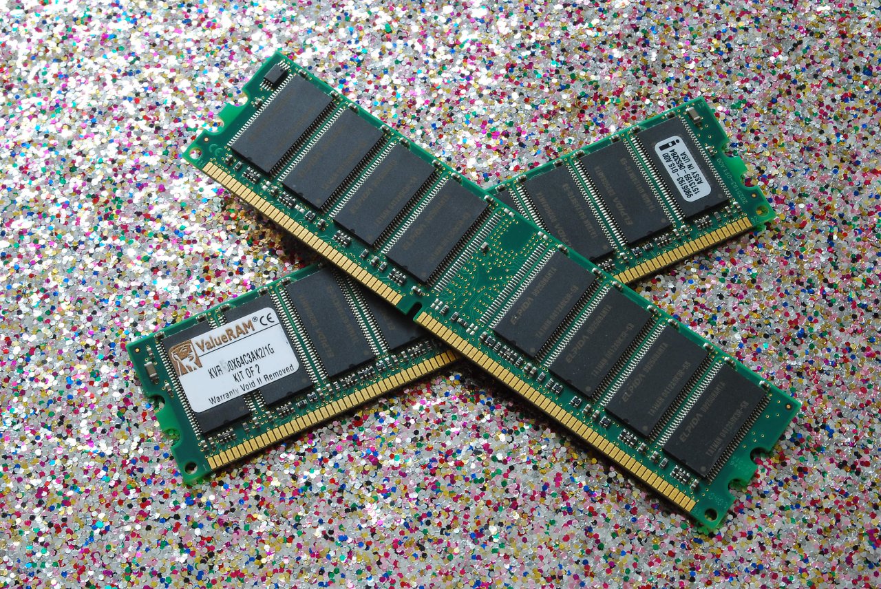 [19/05/2023] Kingston DDR400 1 GiB von GxGamer. Er schreibt: 