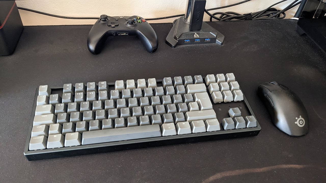 [25/05/2023] In der Keychron sind aktuell schwarze AKKO Taster drinnen, damit hämmere ich nach 10 Jahren MX-Brown gnadenlos die Tasten in den Boden. Deswegen werde ich entweder auf Gateron Silent-Brown oder Durock Silent-Tactile T1 wechseln. Fotos von Da_Obst&nbsp; (4)