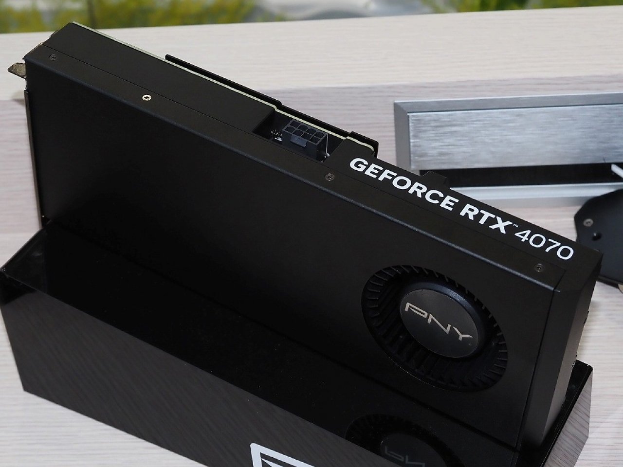[02/06/2023] Computex: PNY zeigt Geforce RTX 4070 mit Blower-Kühler (1)