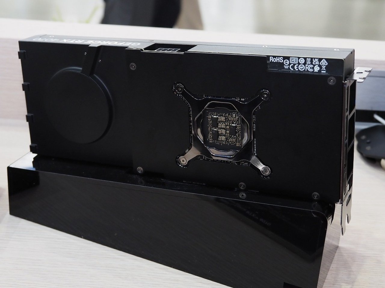 [02/06/2023] Computex: PNY zeigt Geforce RTX 4070 mit Blower-Kühler (2)