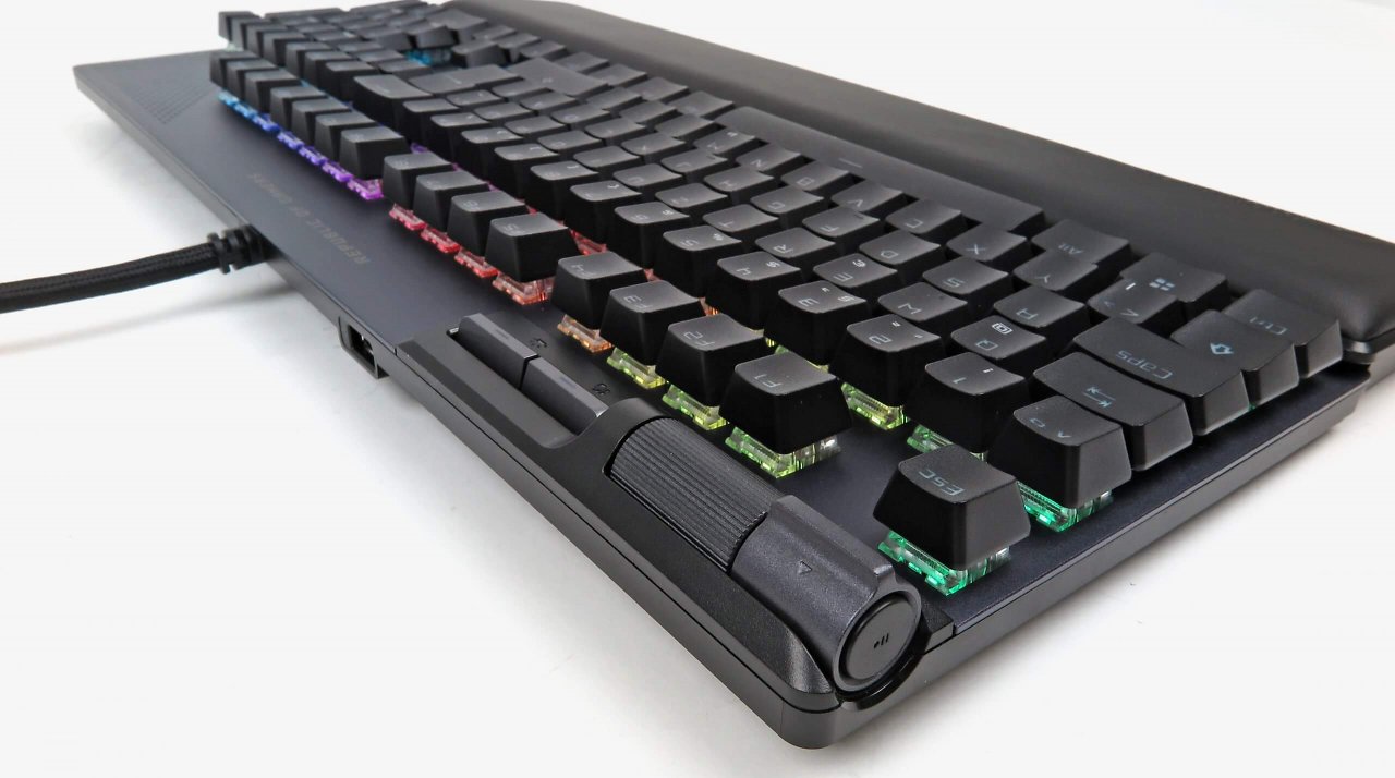 [23/06/2023] Auf Medientasten sollten Sie beim Kauf einer Gaming-Tastatur nicht verzichten. Allerdings müssen diese nicht unbedingt über ein solch spezielles Design verfügen wie das der Asus ROG Strix Flare II Animate.