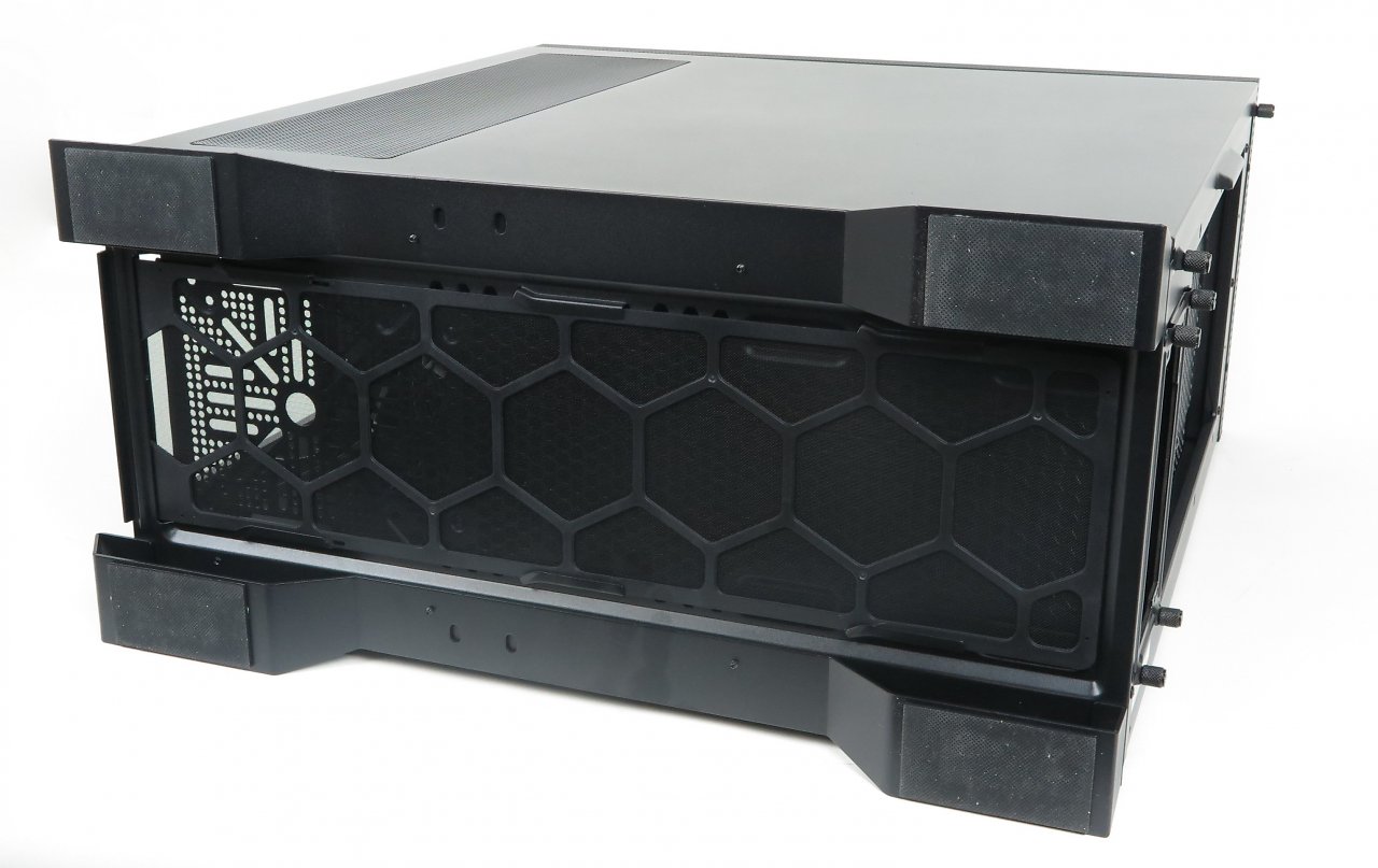 [26/06/2023] Unterseite/Boden des Dark Base Pro 901.