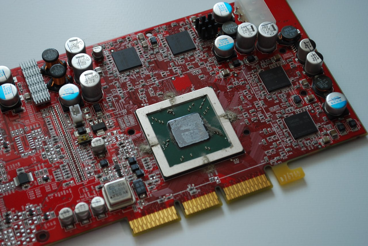[15/06/2023] ATI Radeon 9800 Pro vor, während und nach der Reinigung samt WLP-Erneuerung von GxGamer (2)
