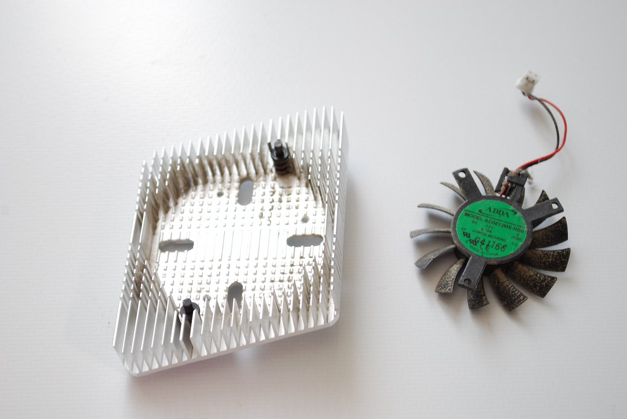 [15/06/2023] ATI Radeon 9800 Pro vor, während und nach der Reinigung samt WLP-Erneuerung von GxGamer (4)