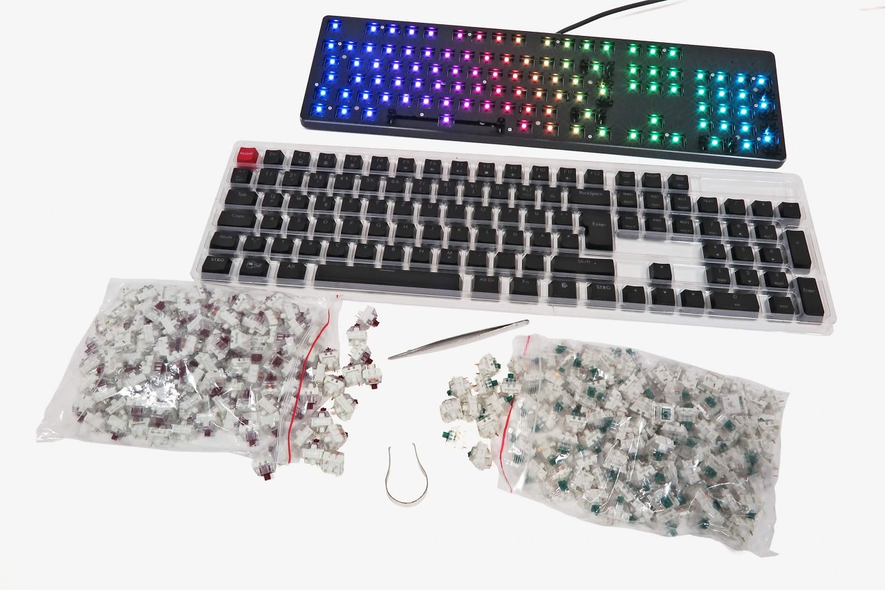 [22/06/2023] Bei der Selbstbau­-Gaming-Tastatur von Glorious PC Gaming Race können Sie die Tastenschalter Ihrer Wahl dank Hot-Swap-Technik ohne Lötarbeiten einbauen und beliebig austauschen. Hier ist sogar eine Mischbestückung möglich.