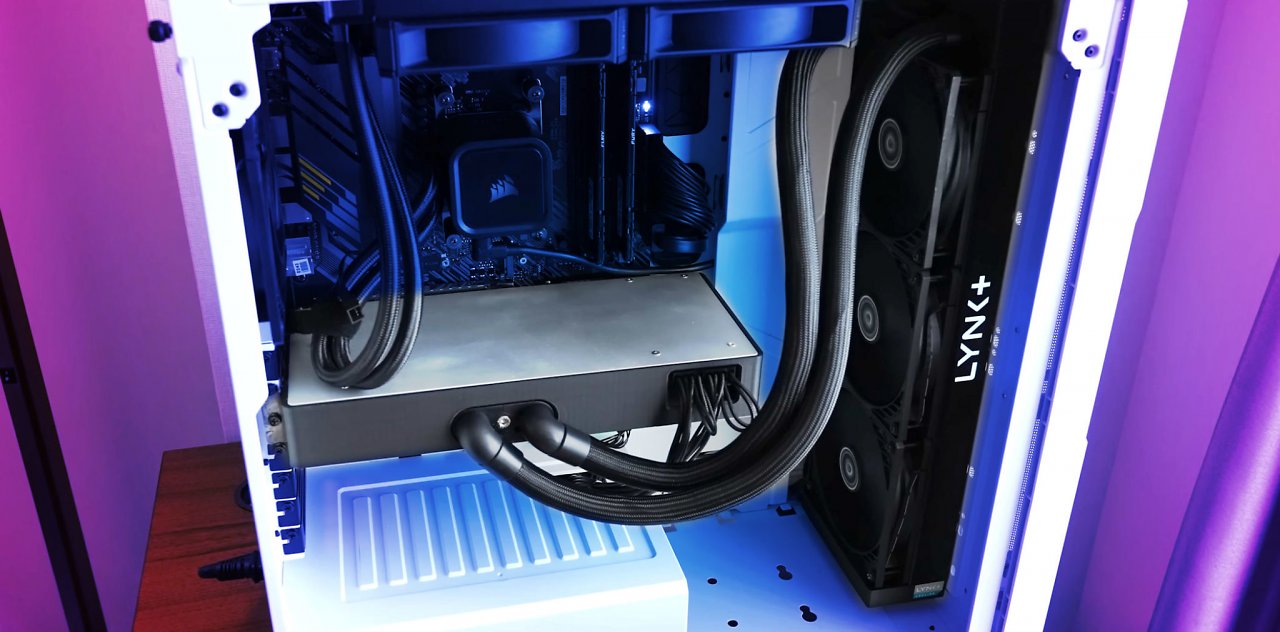 [10/06/2023] Ein Prototyp der modularen GPU-Wasserkühler von Lynk+ auf einer Radeon RX 7900 XTX