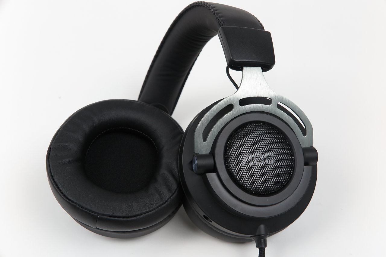 [10/07/2023] AOC GH200 - Die Klinkenversion des güstigen und empfehlenswerten Gaming-Headsets. Gegenüber USB- und Funk-Variante ist es optisch etwas abgespeckt, bietet aber im Grunde die gleichen positiven Eigenschaften. Für Equalizer, Surround sowie weitere Features kann eine zusätzliche Software oder die Fähigkeiten des Onboard-Audios oder Soundkarte zurückgegriffen werden. Eigene Feautures bietet die Klinkenversion des GH aufgrund des analogen Anschlusses nicht.