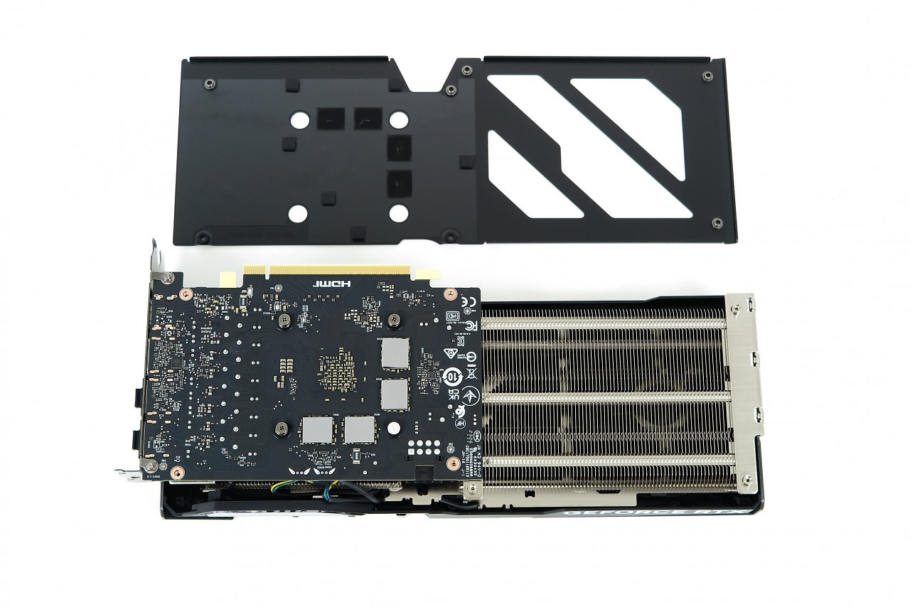 [24/07/2023] Eine Geforce RTX 4060 Ti 16GB trägt auch auf der Rückseite Speicherchips.