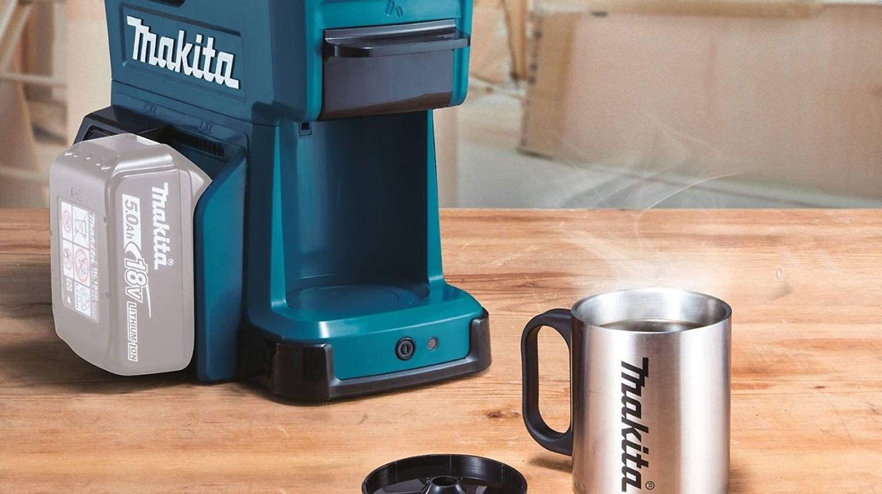 [25/07/2023] Über 30 % Rabatt auf Makita DCM501Z: Kaffeemaschine für Handwerker nutzt 18V-Akkus
