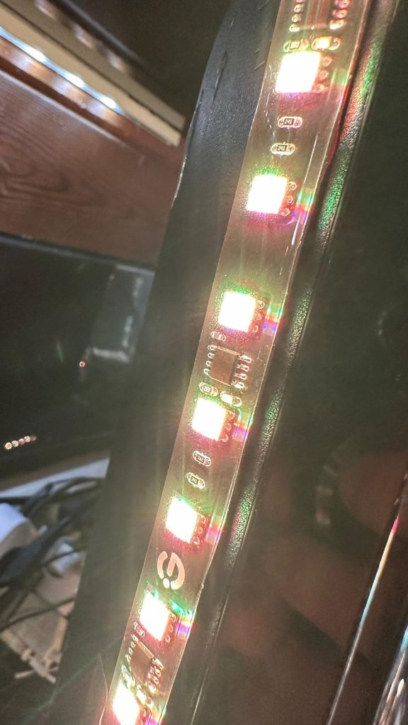 [10/07/2023] Pro Meter sind 60 RGBIC LEDs verbaut im Govee Light Strip G1