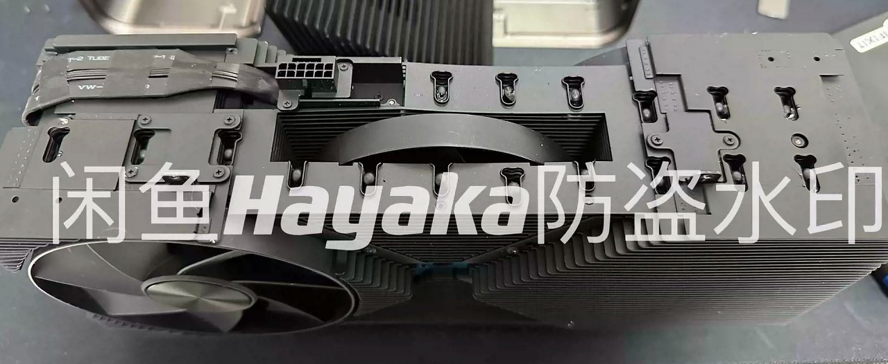 [30/07/2023] Quad-Slot-Monster-Kühler mit internem Lüfter