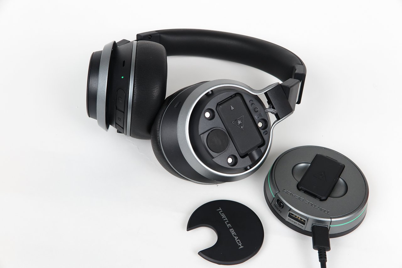 [10/07/2023] Turtle Beach Stealth Pro – Das neue Top-Modell von Turtle Beach bietet Features und Extras in Hülle und Fülle. Das kabellose Headset bietet zwei Akkus, um einen durchgehenden Einsatz zu gewährleisten. Während das Headset befeuert, dient die Basisstation zugleich als Funk-Empfänger sowie zum Laden des zweiten Akkus.Das Stealth Pro kommt obendrein mit vielfältig konfigurierbaren Einstellungen, darunter eine regelbare Active Noise Cancellation samt 