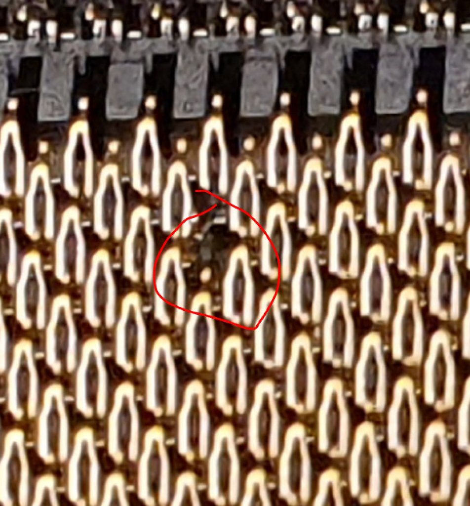 Defekter AM5-Sockel: Detailaufnahme 2
