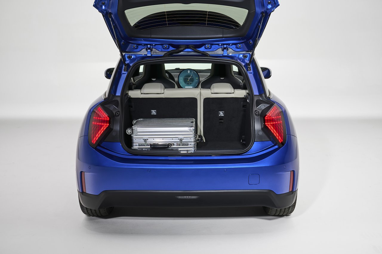 [01/09/2023] Mini Cooper SE J01 2024 Kofferraum