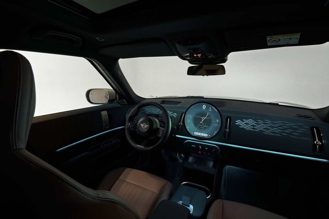 [01/09/2023] Mini Countryman U25 2024 Cockpit mit Projektion