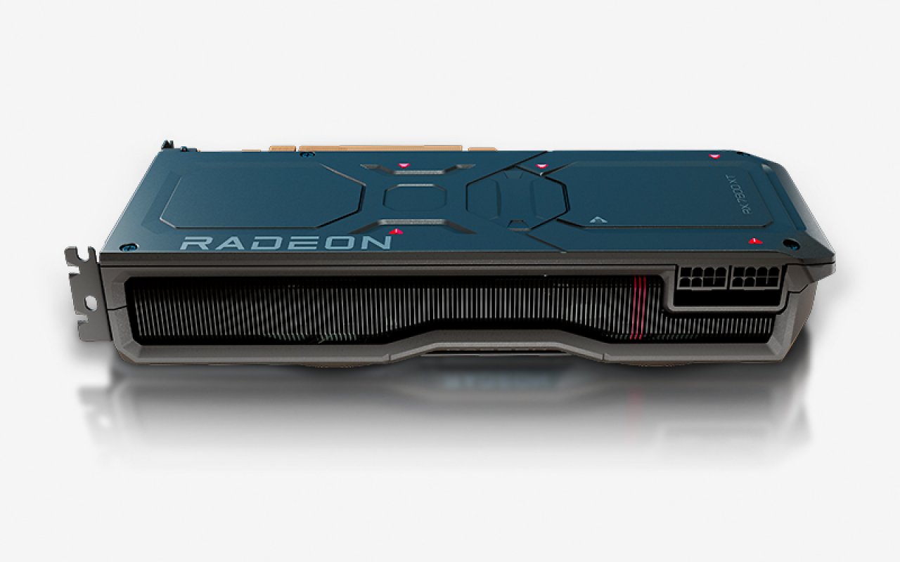 [04/09/2023] Rückseite der Sapphire Radeon RX 7800 XT MBA