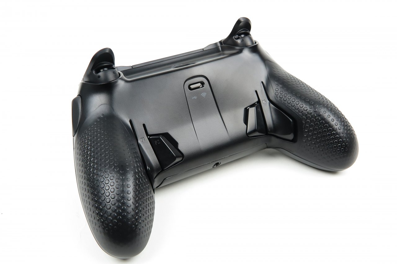 [12/10/2023] Für beispielsweise First-Person-Shooter können die Trigger mit einem kürzeren Auslöseweg eingestellt werden. Dank Mikroschalter erinnert der alternative Trigger-Modus an Mausklicks, genau wie bei den Haupttasten und dem D-Pad.