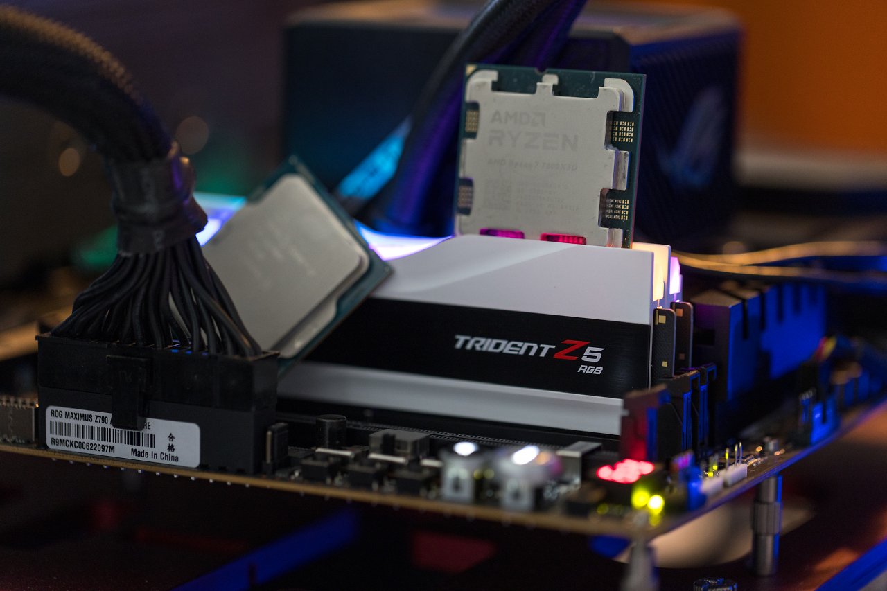 [19/10/2023] Kampf der Giganten: Core i9-14900K mit DDR5-8000 gegen Ryzen 7 7800X3D mit DDR5-6400