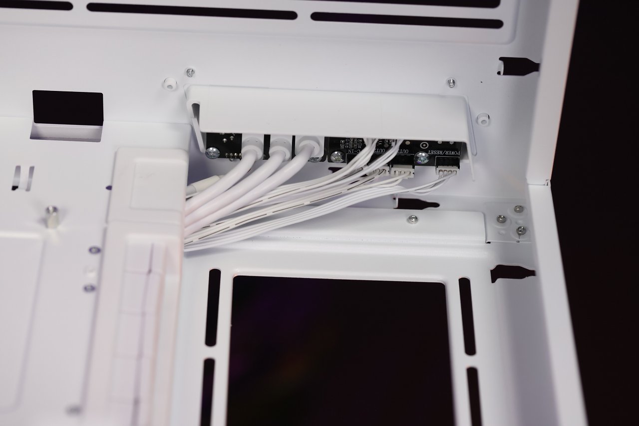 [25/10/2023] Phanteks NV5: Detailbild aus der Innenkammer