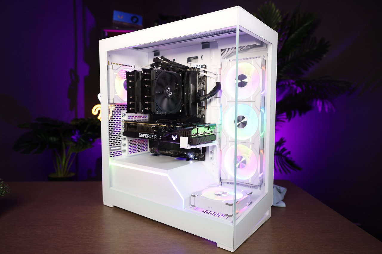 [25/10/2023] Phanteks stellt für das NV5 die eigenen D30 120er-Lüfter in RGB-Optik in den Vordergrund. Mit einer Mischung von 