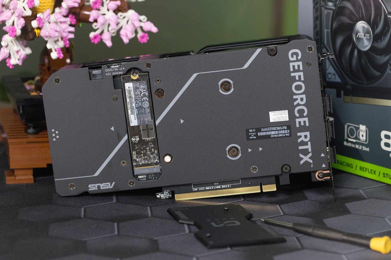 [22/11/2023] Bis zu 8 TByte auf der Grafikkarte: Asus Dual Geforce RTX 4060 Ti SSD OC Edition im Test (6)