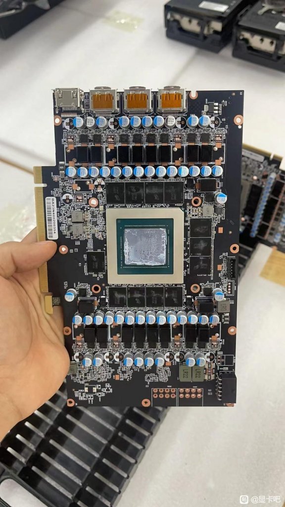 [24/11/2023] Geforce RTX 4090 in China vor dem Umbau