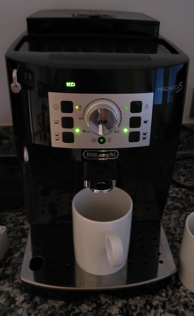 [07/11/2023] DeLonghi Magnifica S ECAM 22.110.B im Edelstahl-Gehäuse.