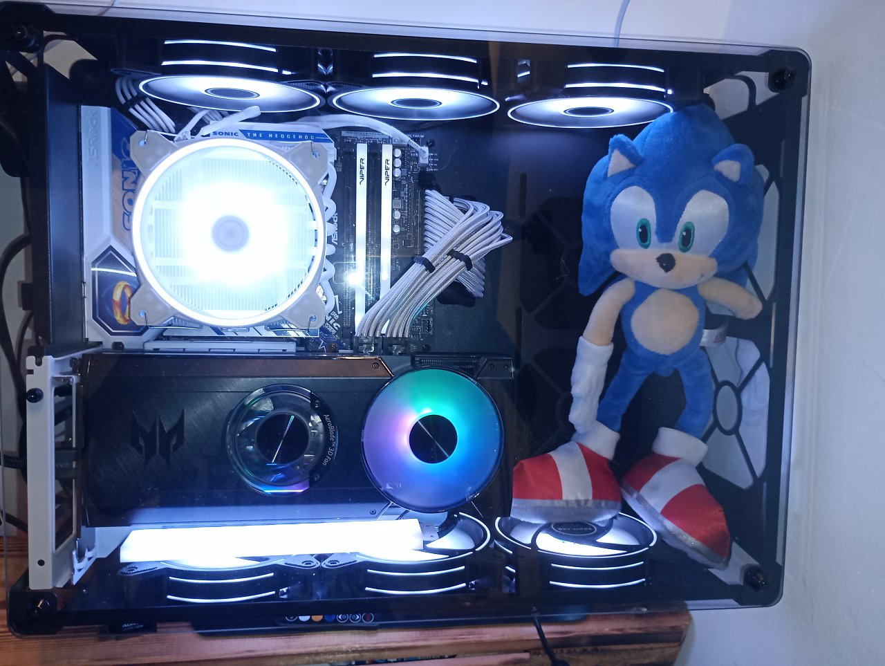 [24/11/2023] Krytac: Dann stelle ich mal mein aktuelles Intel Setup im Sonic Design vor.Gehäuse: MarsGaming MCBMainboard: AsRock B760M PG SonicCPU: i5-13400FCPU Kühler: Thermalright AXP120-X67RAM: 2x32Gb Patriot Viper DDR5GPU: Acer Predator Bofrost ARC A770 OCNetzteil: Thermaltake Toughpower 750w&nbsp; (1)