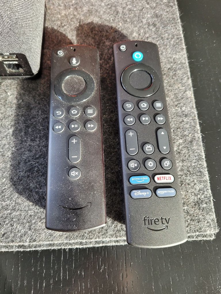 [15/12/2023] Fernbedienung vom Amazon Fire TV Cube Gen 2 links vs Gen 3 rechts