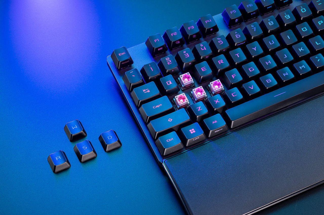 [15/12/2023] Der neue, jetzt geschmierte ROG-RX-Red-Tastenschalter der Asus ROG Strix Scope II RX beeindruckt mit einem samtigen, weichen Tippgefühl und einer geringen Lautstärkenentwicklung!
