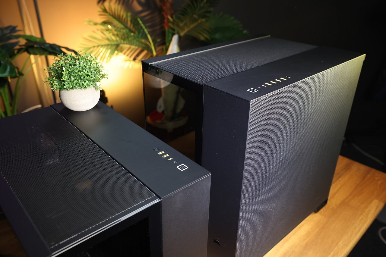 [26/02/2024] Die größere 6500er-Reihe ab ca. 210 Euro und mit einem Gesamtvolumen von ca. 78 Litern unterstützt bis zu 3× 360er-Radiatoren sowie E-ATX-Platinen (30,5 × 27,7 cm). Die 2500er-Varianten bieten dagegen für ca. 150 Euro ca. 55 Liter im kleineren M-ATX-Formfaktor (mit 2× 360er-Radiatoren).