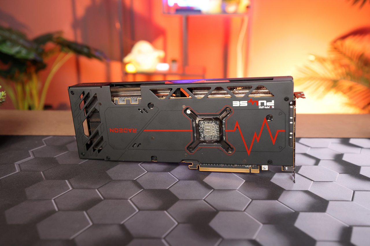 Sapphire Radeon RX 7900 GRE Pulse: Rückseite
