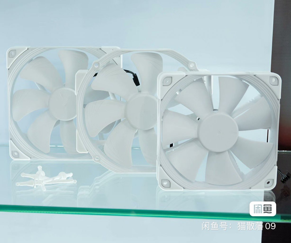 [04/03/2024] Zur Computex 2019 präsentierte Noctua die weißen Varianten des&nbsp;NF-A15, NF-A14 und NF-F12. Erschienen sind sie nie.