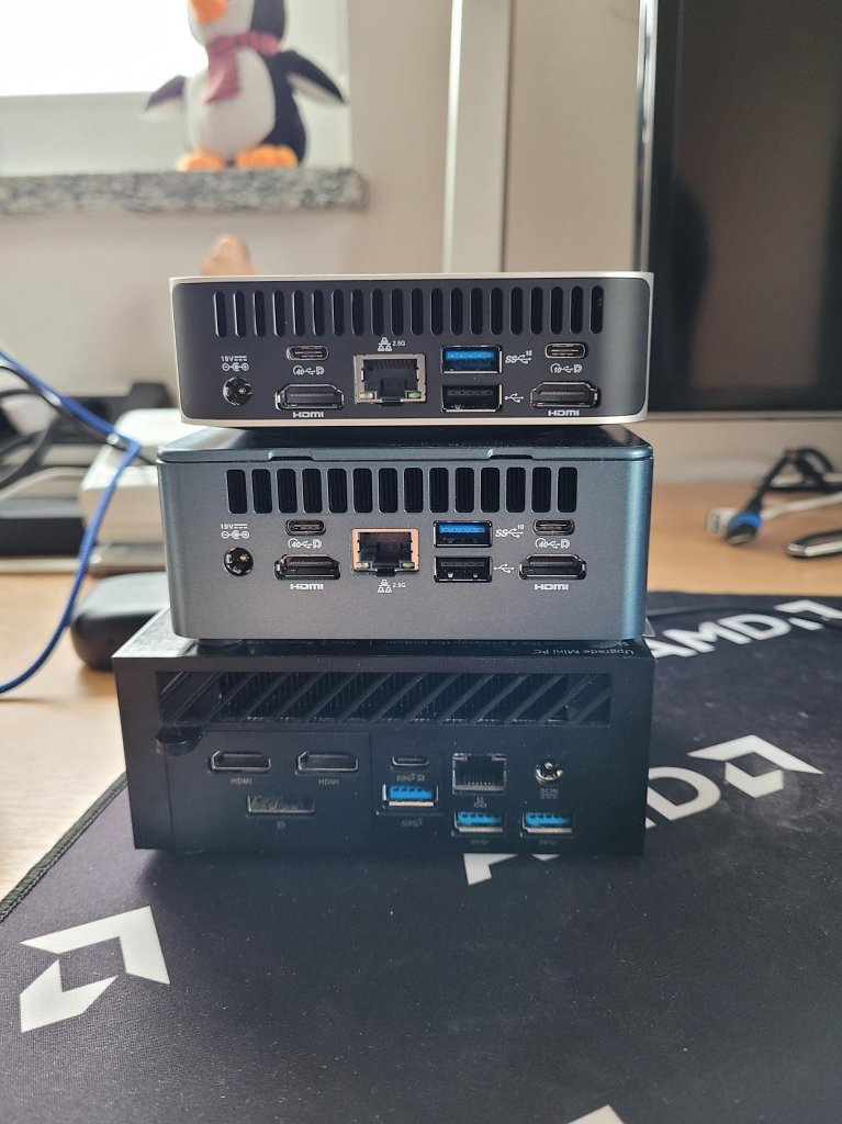 [02/04/2024] Anschlussvergleich auf der Rückseite Geekom A7 oben, Mini IT13 in der Mitte und AS5 unten