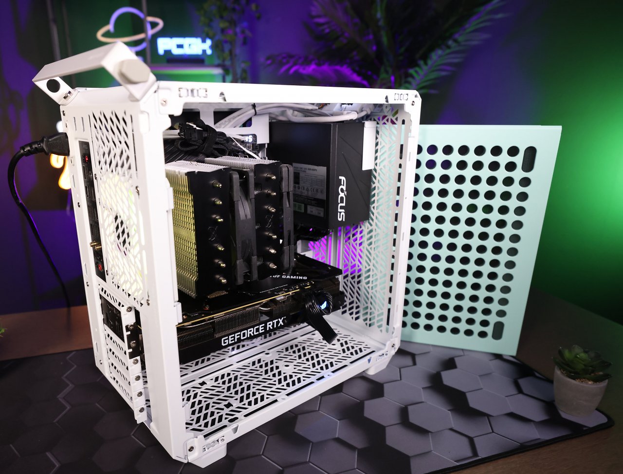 [11/04/2024] Cooler Master Qube 500 Flatpack Macaron