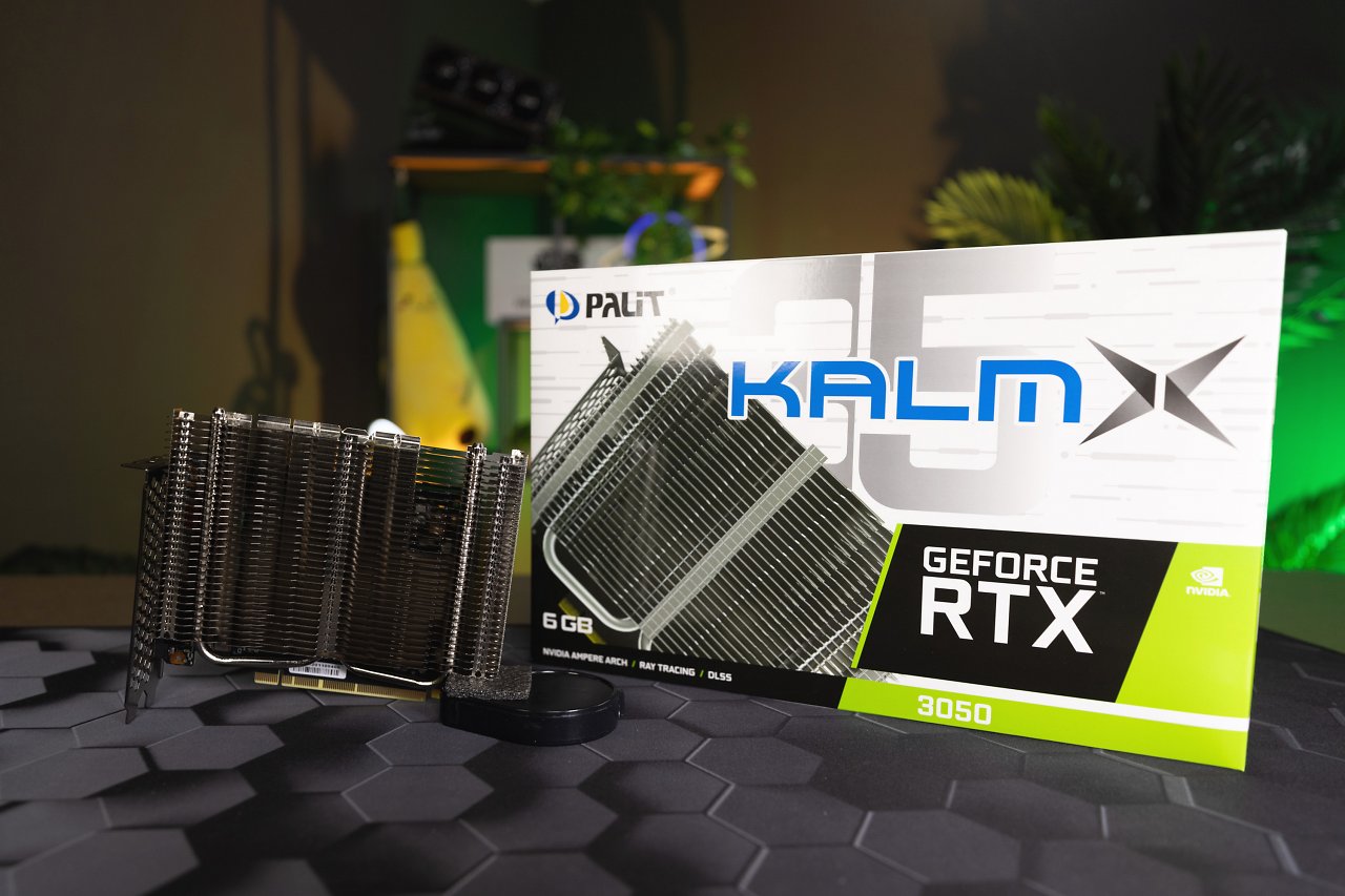 [06/04/2024] Geforce RTX 3050 6GB im Test: Unser Muster von Palit setzt auf eine voll passive Kühlung und nimmt einen Luftzug daher dankend entgegen.