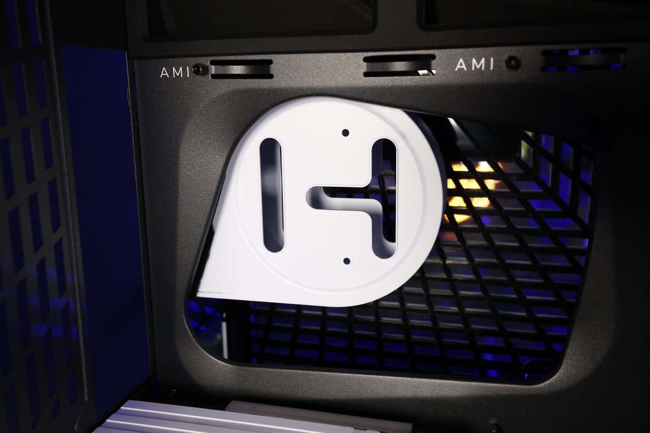 [11/04/2024] Hyte Y70 Touch