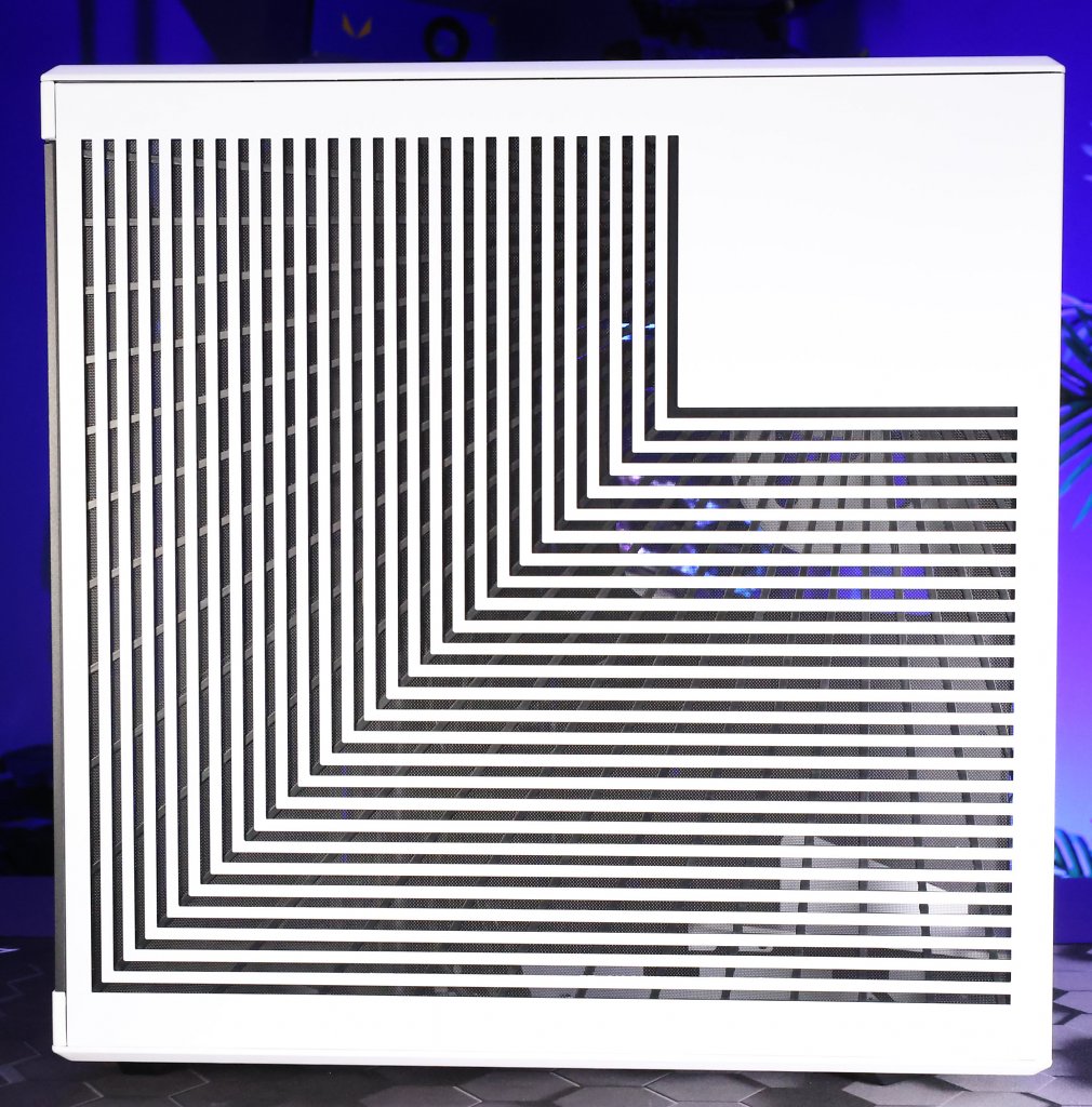 [11/04/2024] Hyte Y70 Touch